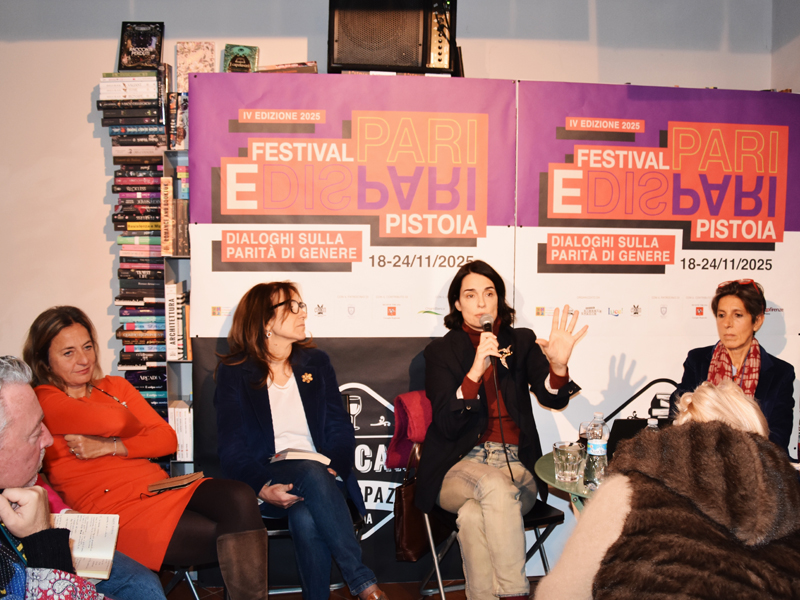 Le relatrici durante un incontro del Festival Pari e Dispari 2025