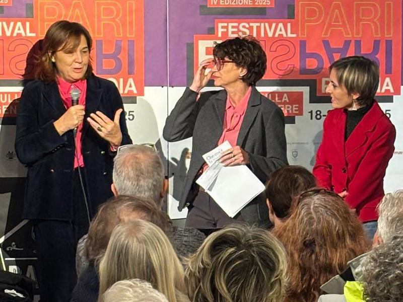 Un momento del dialogo al Festival Pari e Dispari 2025